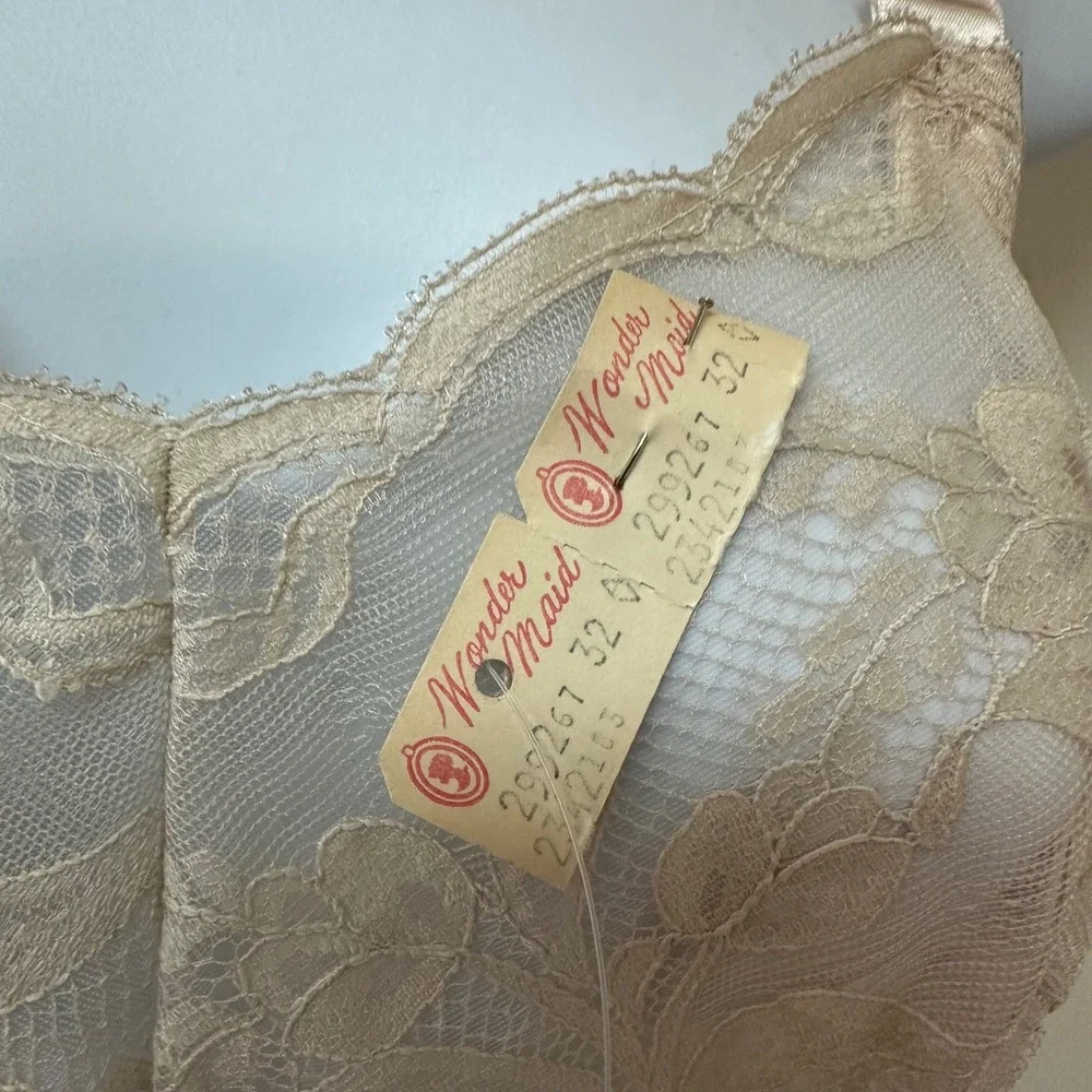 Vintage Wonder Maid Peach Lace Full Slip Dress 2992 A Antron Nylon NWT USA 32